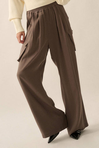 Solid Twill Wide-Leg Cargo Pants in Epresso